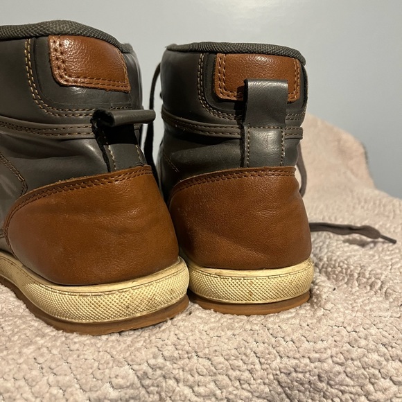 Levis High tops 10 - Picture 2 of 5